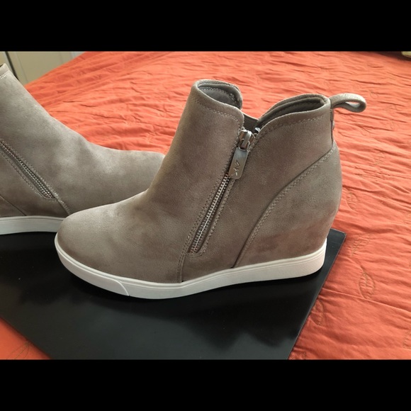 NWT*ANNE KLEIN TAN SUEDE SPORT HIDDEN HEEL BOOTIES/SHOES*9.5*NEVER WORN*MSRP$109 - Picture 6 of 6